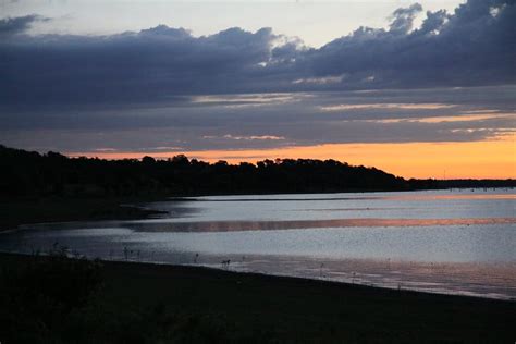 Benbrook Lake, Texas .